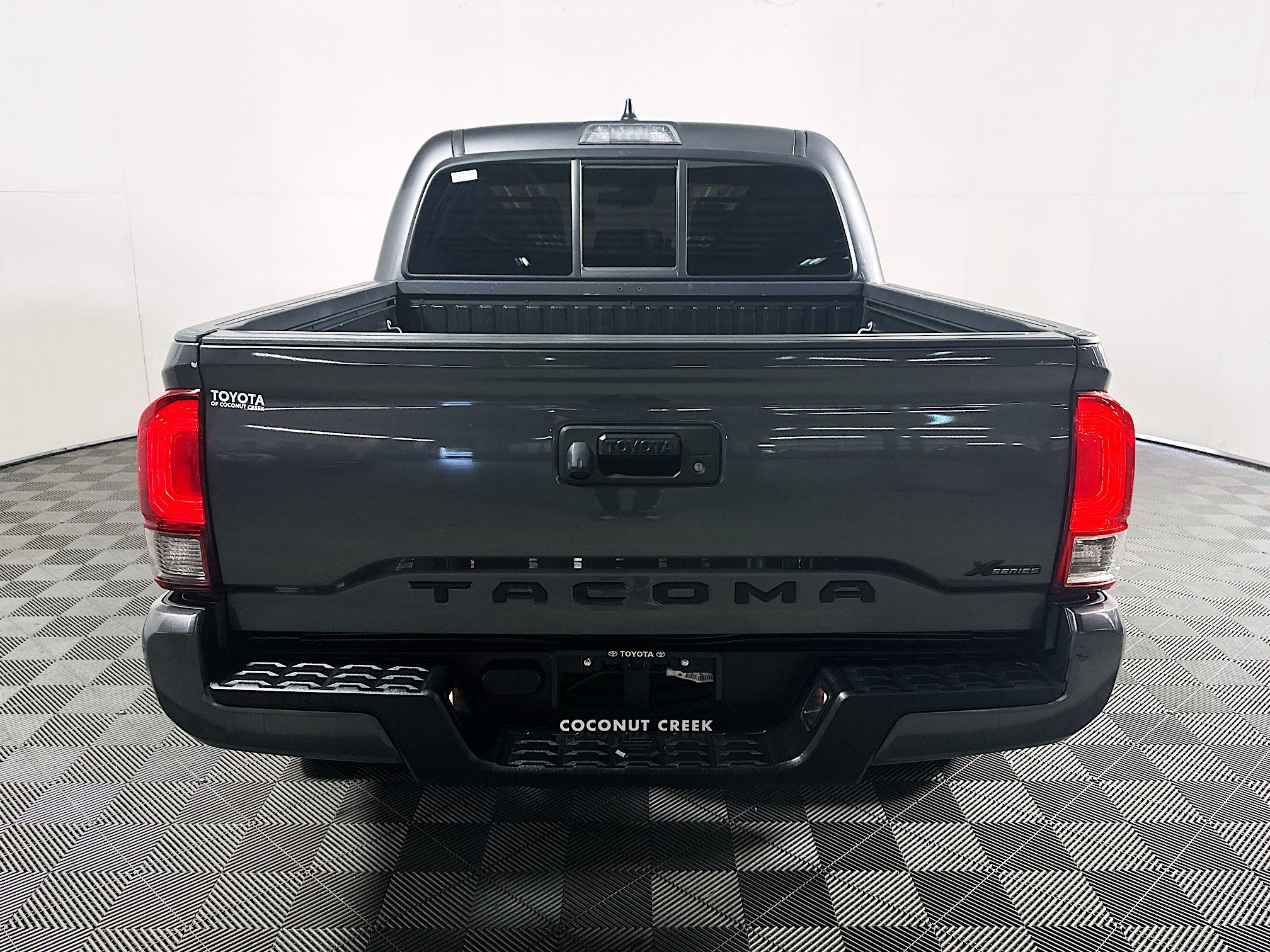 Used 2023 Toyota Tacoma SR w/ SR Convenience Package RWD image 4