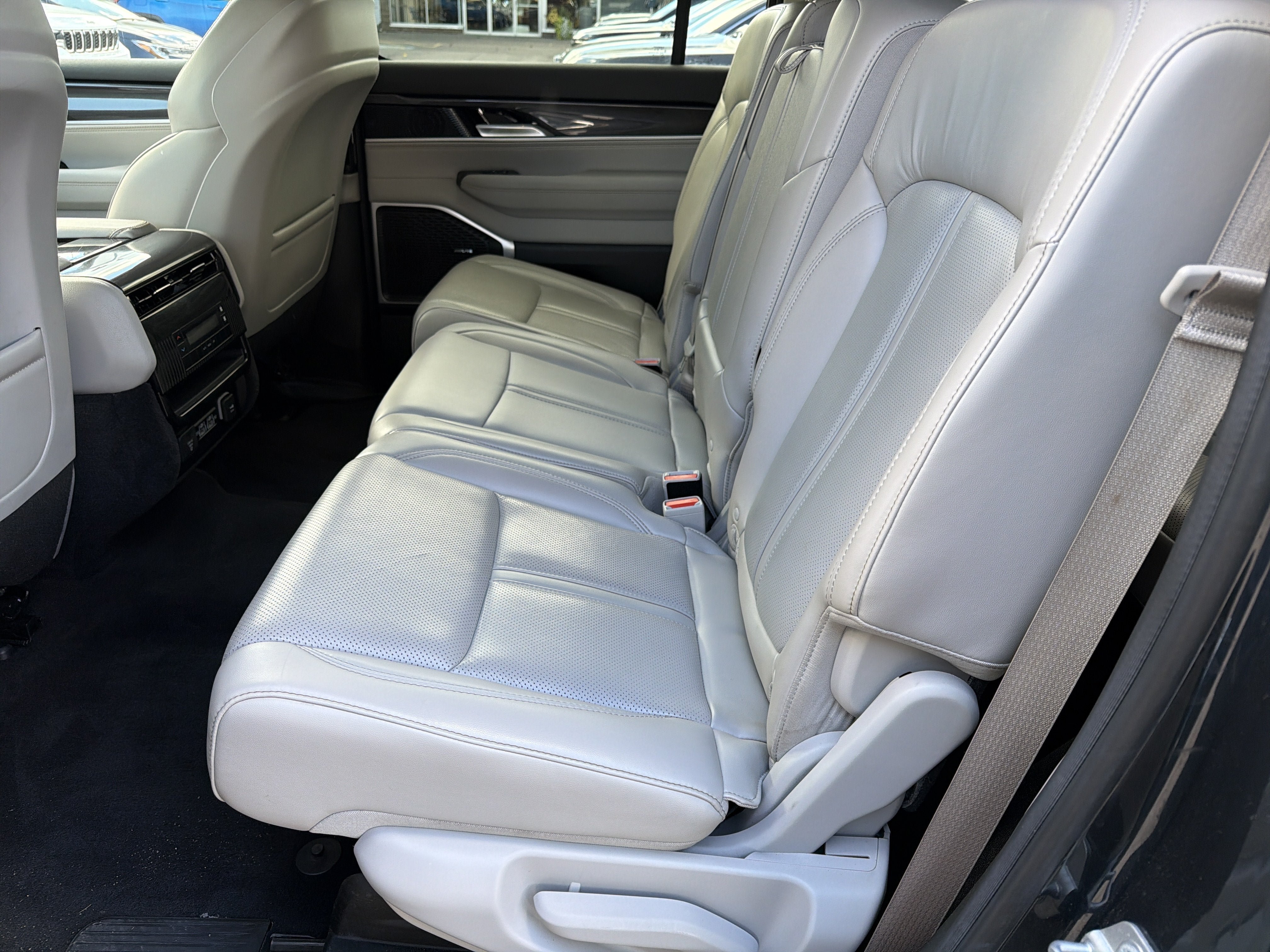 Used 2022 Jeep Wagoneer Series I AWD/4WD image 26