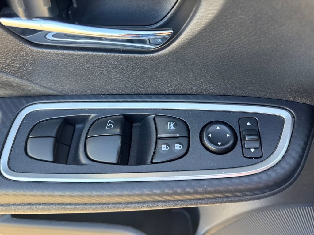 Used 2024 Nissan Versa SR w/ Trunk Package image 18