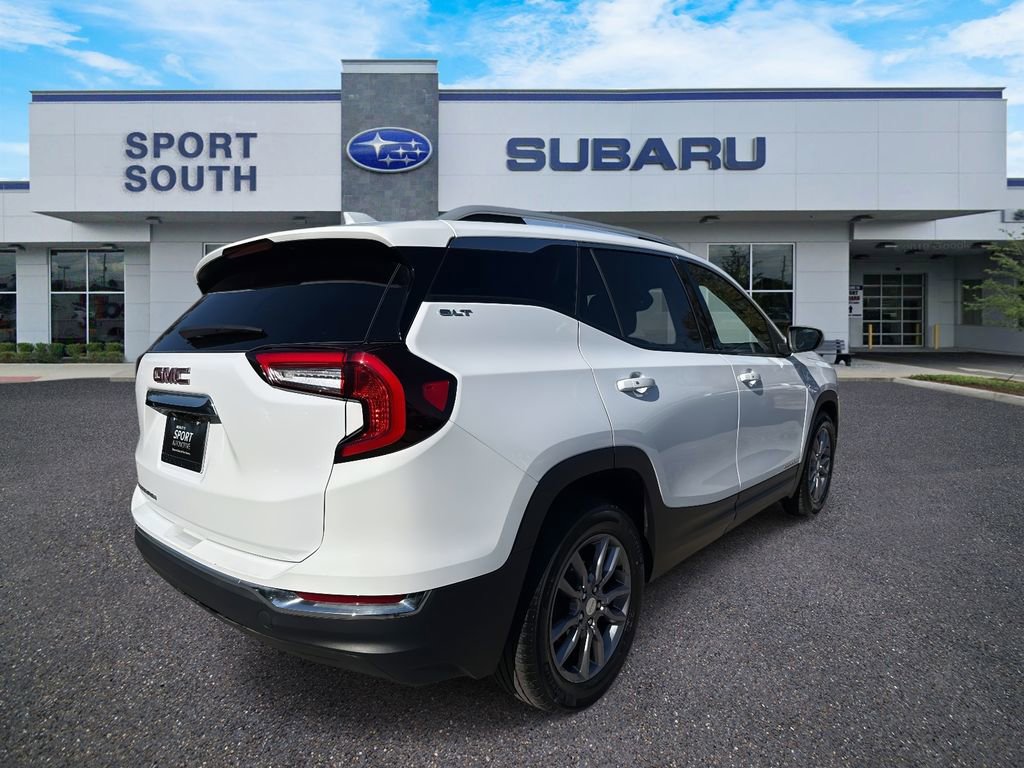 Used 2024 GMC Terrain SLT image 3