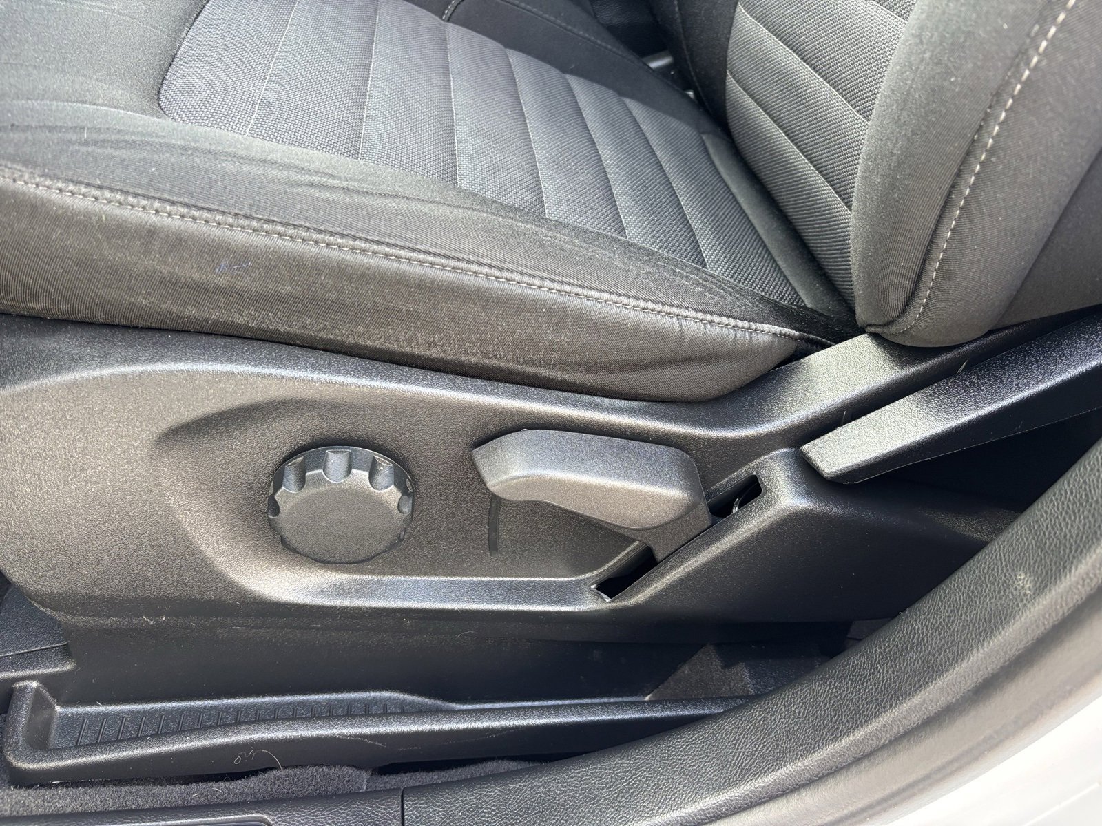 Used 2023 Ford Edge SE w/ Black Appearance Package image 19