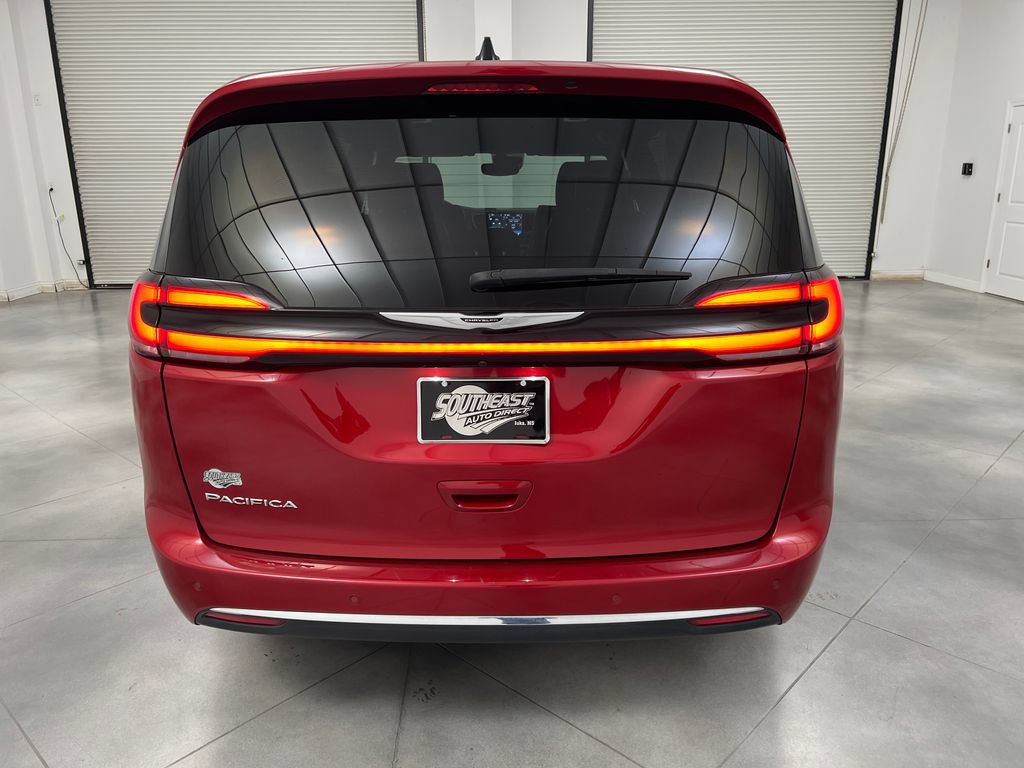 Used 2025 Chrysler Pacifica Select FWD image 8