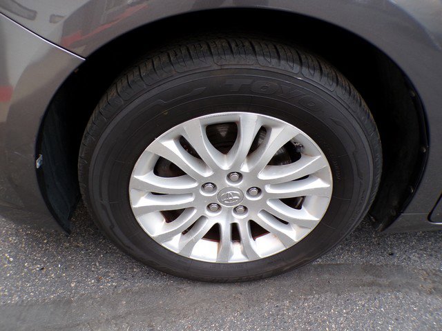 Used 2013 Toyota Sienna XLE FWD image 25