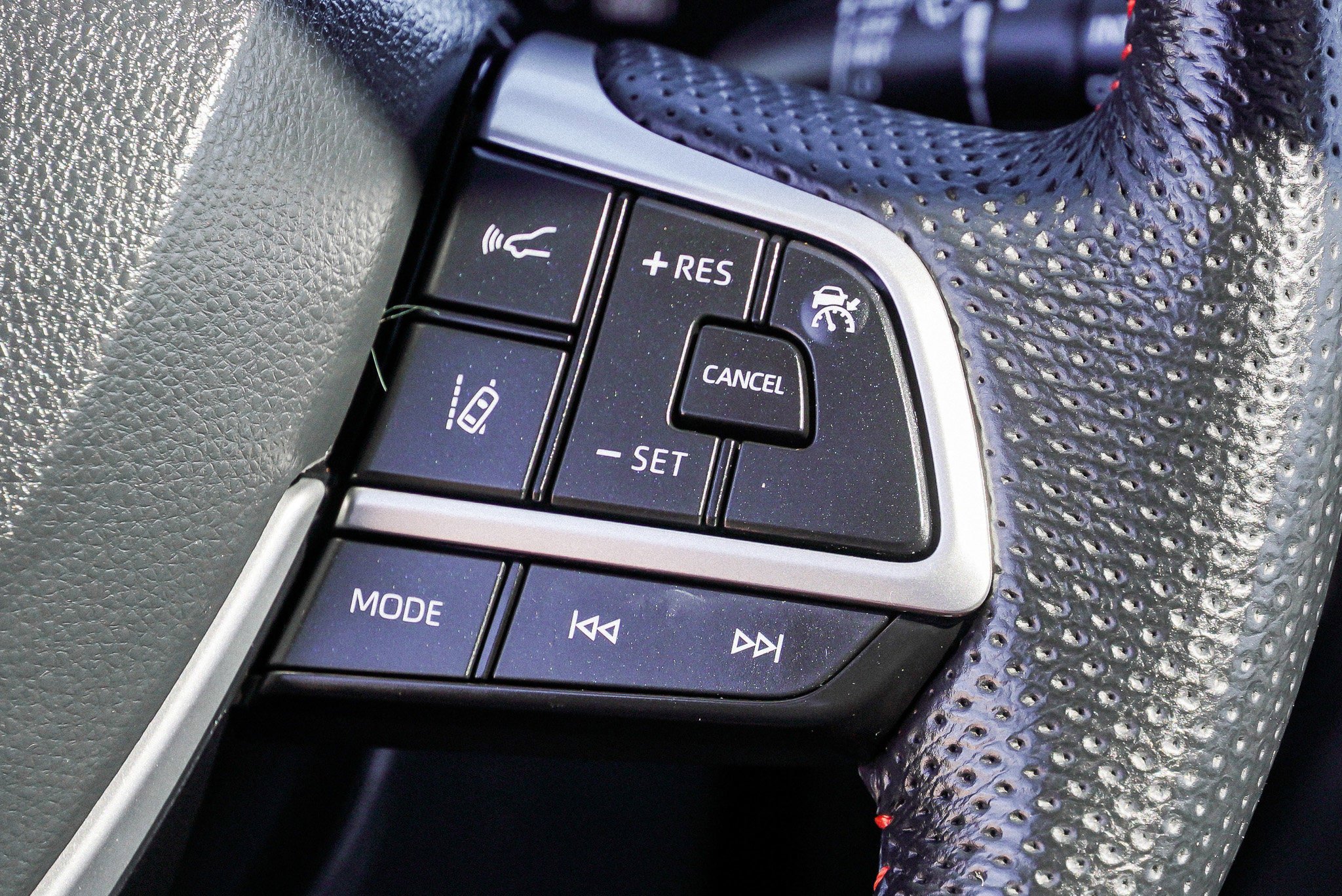 Used 2023 Toyota Sienna XSE image 34