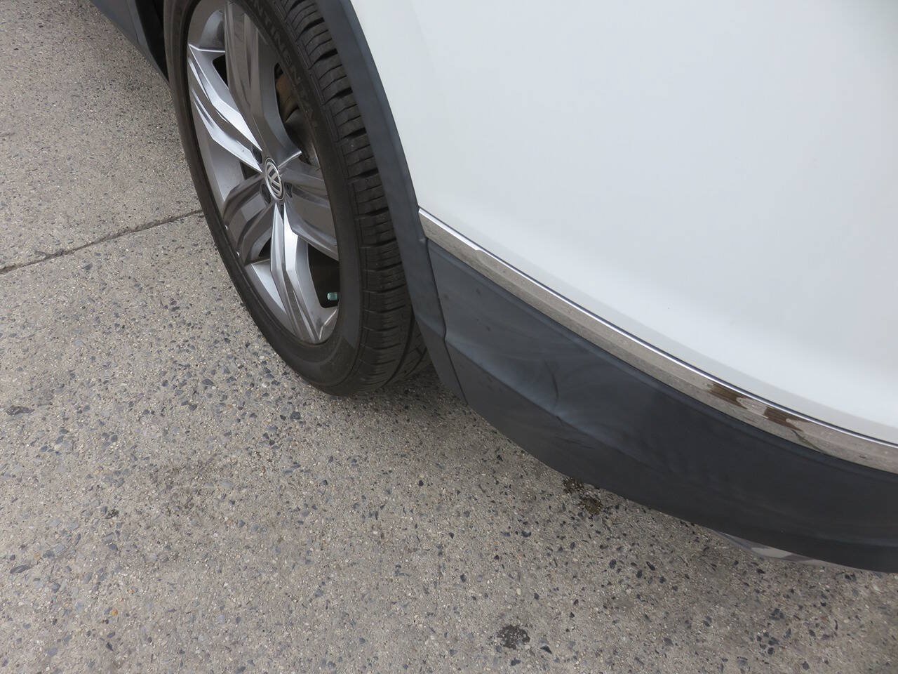 Used 2018 Volkswagen Tiguan SEL Premium AWD/4WD image 33