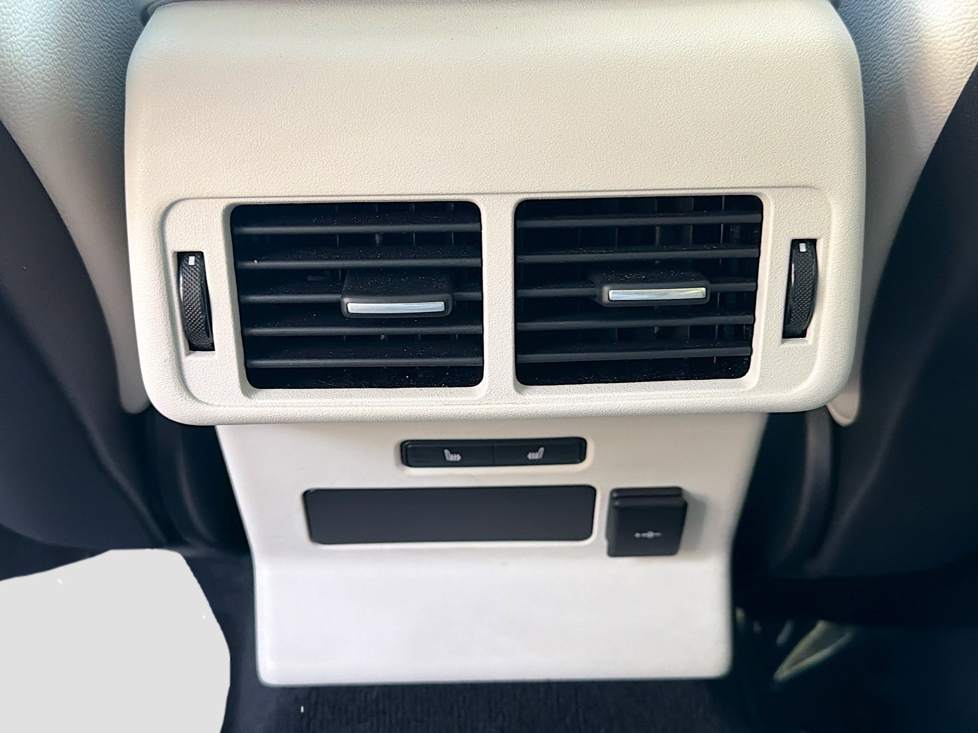 Used 2022 Land Rover Range Rover Velar R-Dynamic S image 20