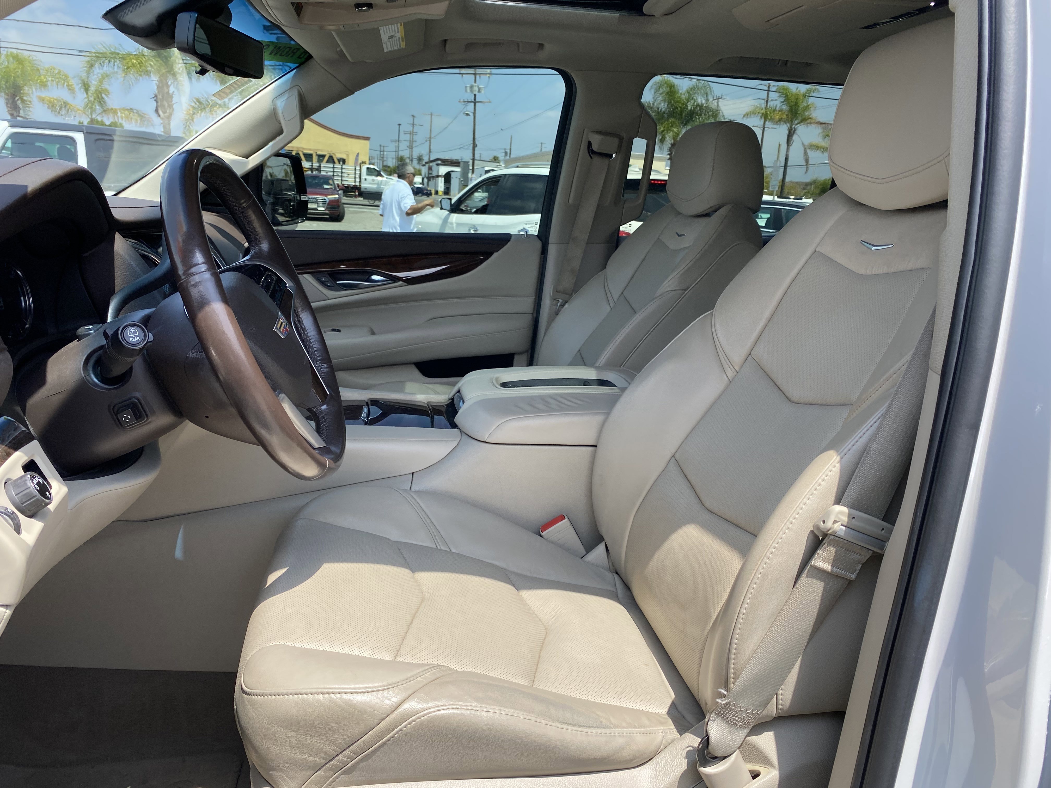Used 2017 Cadillac Escalade ESV Premium Luxury RWD image 10