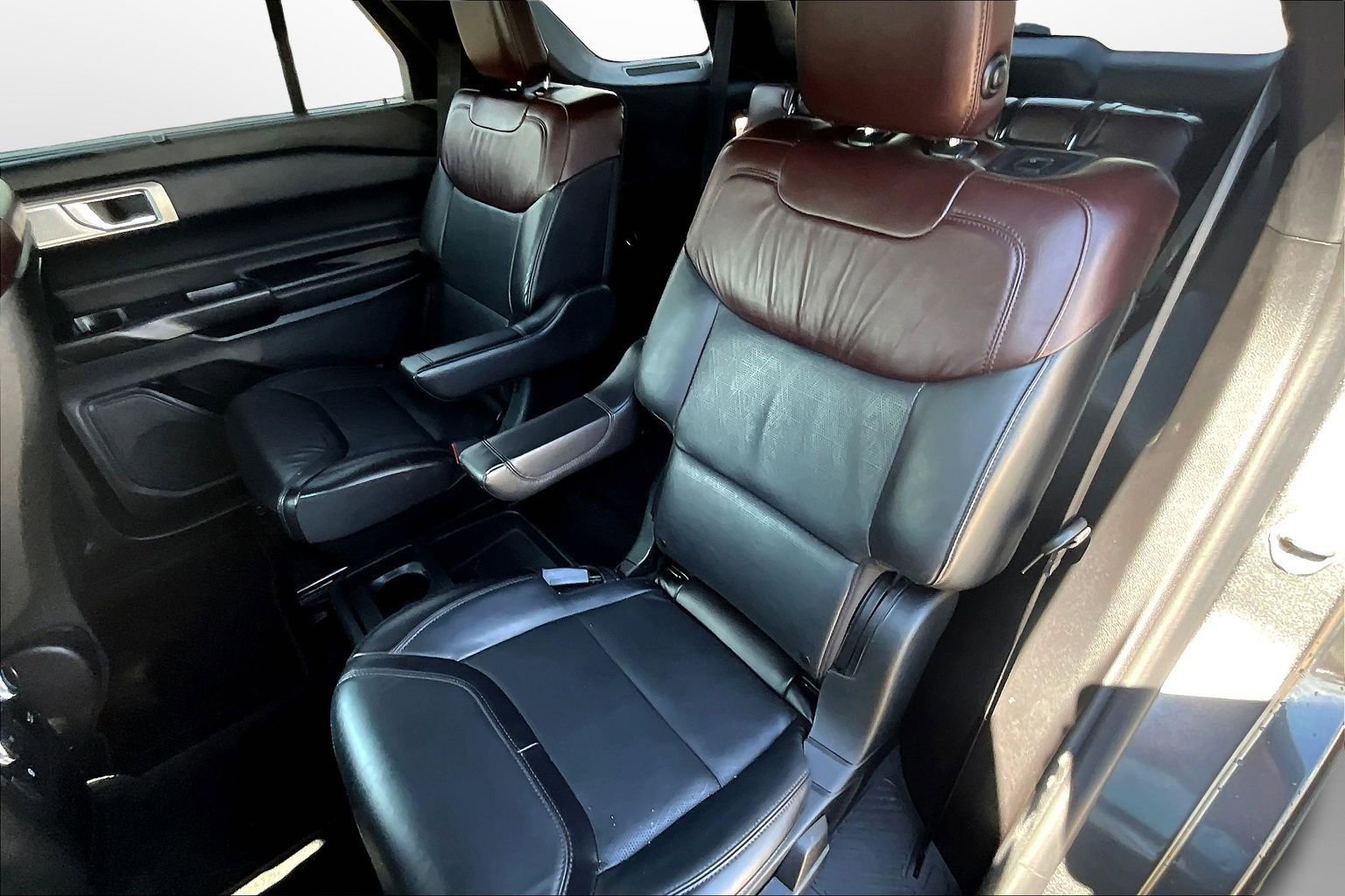 Used 2020 Ford Explorer Platinum w/ Premium Technology Package image 18