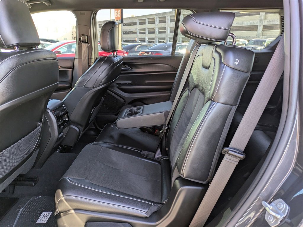 Used 2024 Jeep Grand Cherokee L Laredo image 28