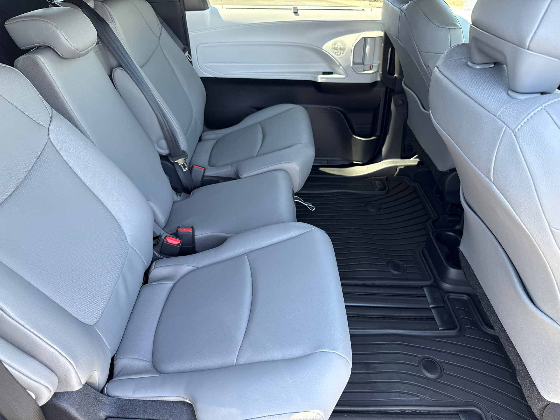 Certified 2026 Toyota Sienna XLE image 17