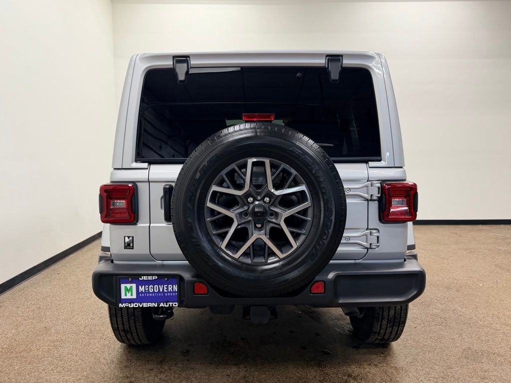 Used 2024 Jeep Wrangler Sahara w/ Technology Group AWD/4WD image 4
