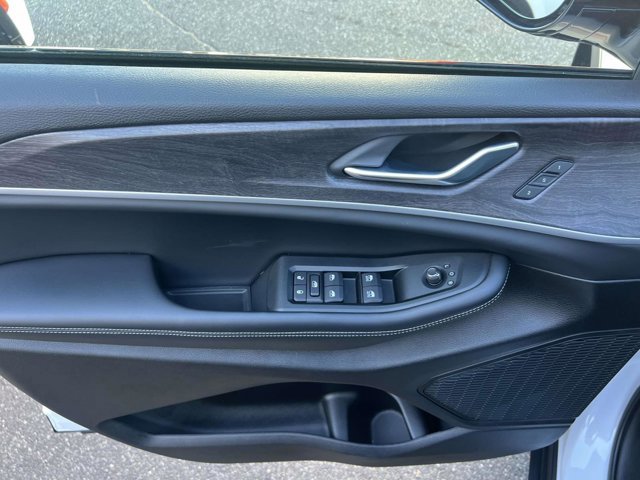 Used 2025 Jeep Grand Cherokee L Limited image 15