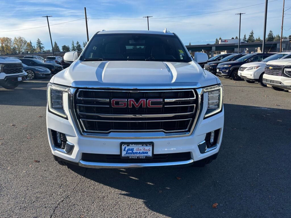 Used 2022 GMC Yukon XL SLT w/ SLT Luxury Package image 2