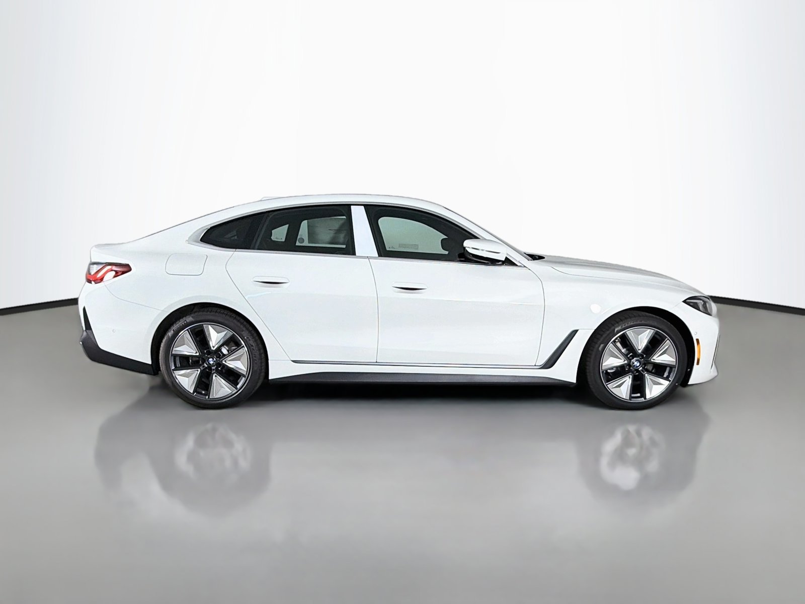 New 2026 BMW i4 eDrive40 w/ Parking Assistance Package RWD image 8