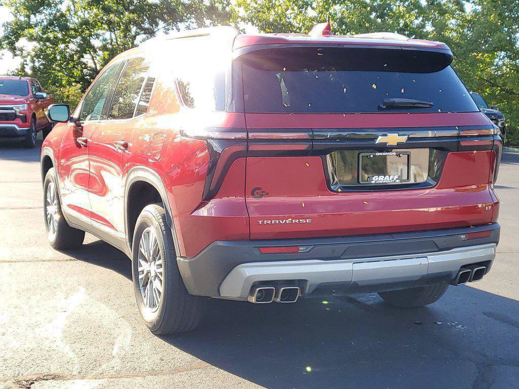 Used 2024 Chevrolet Traverse LT FWD image 4