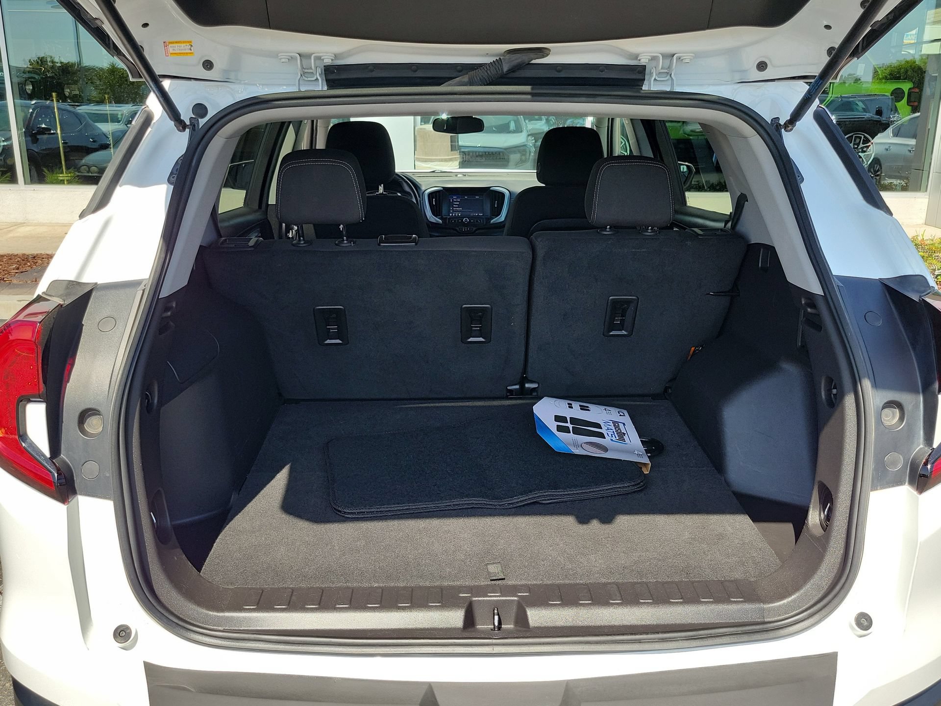 Used 2024 GMC Terrain SLE FWD image 22