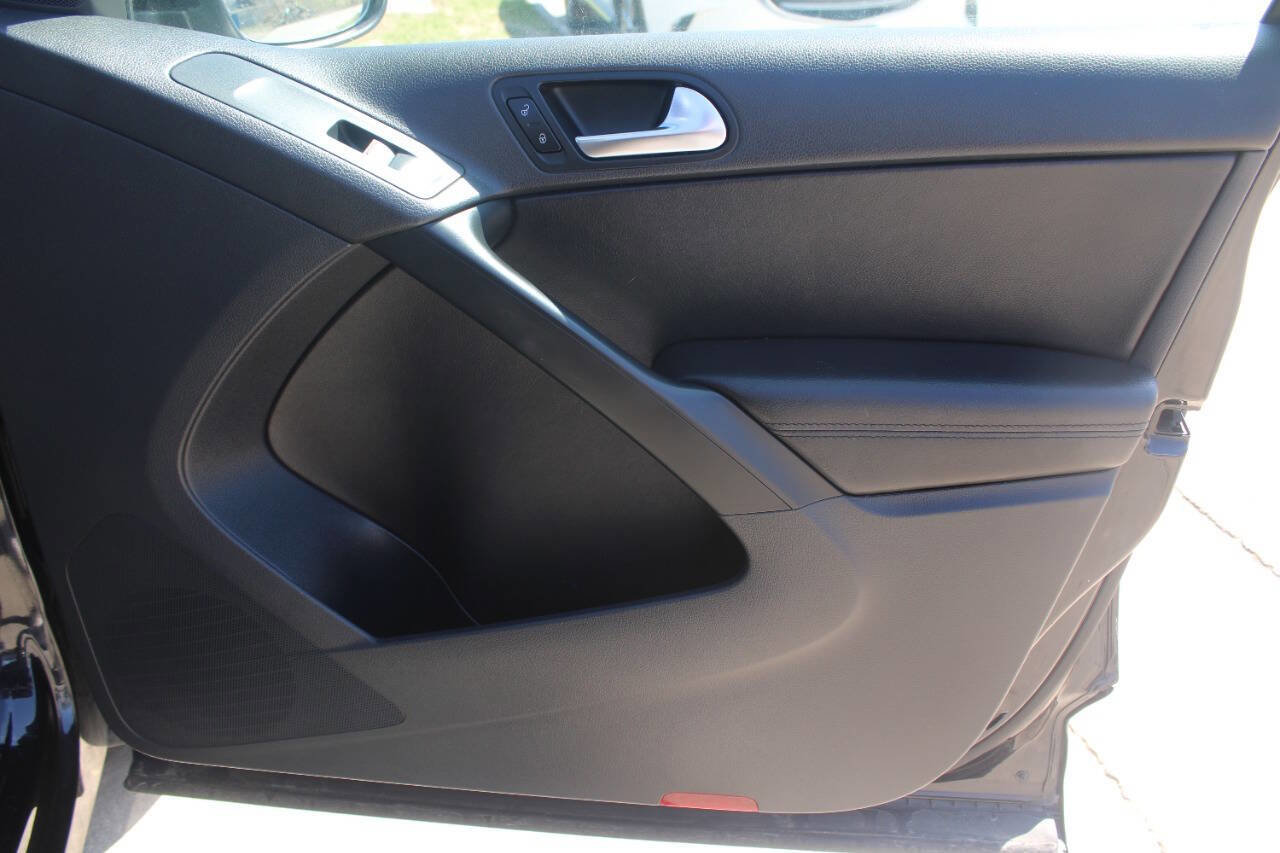 Used 2010 Volkswagen Tiguan SE image 7