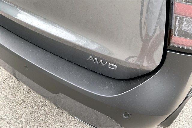 New 2027 Nissan Kicks SR AWD/4WD image 9