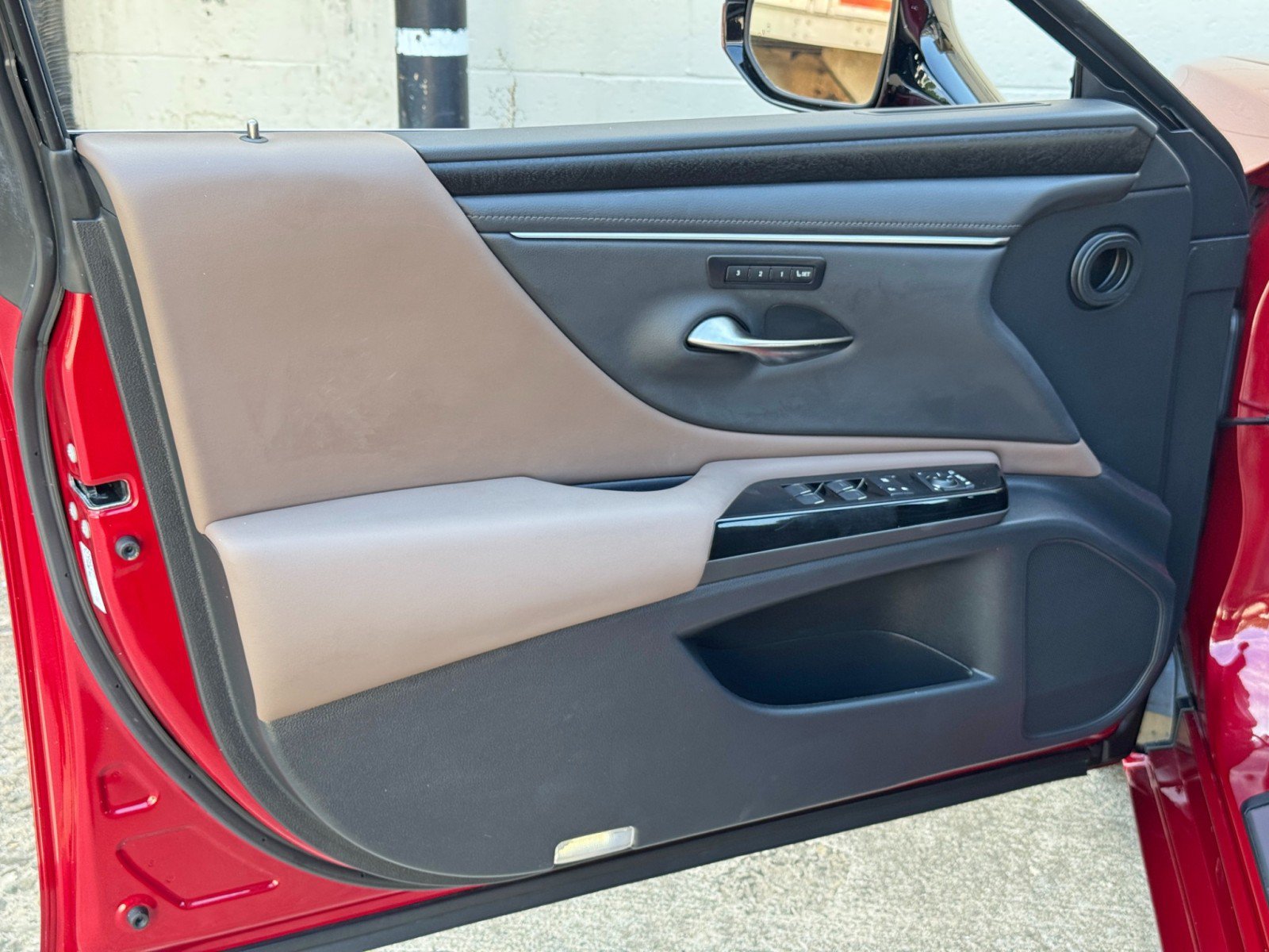 Used 2025 Lexus ES 300h w/ Premium Package FWD image 48
