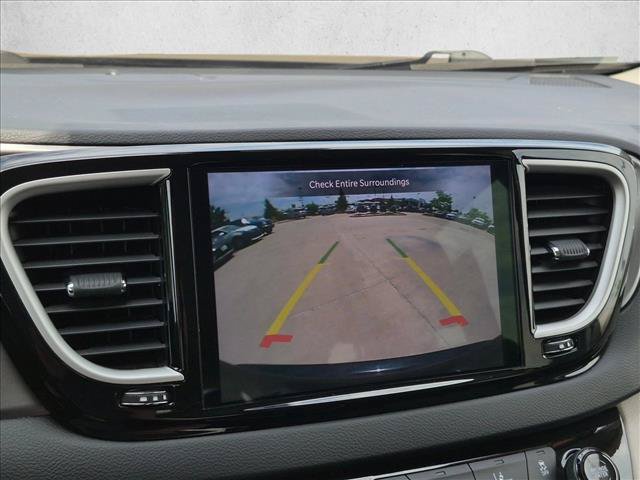 Used 2022 Chrysler Pacifica Touring-L FWD image 14
