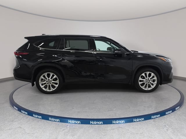 Certified 2025 Toyota Highlander Limited AWD/4WD image 4