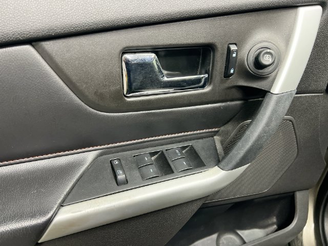 Used 2013 Ford Edge SEL FWD image 18