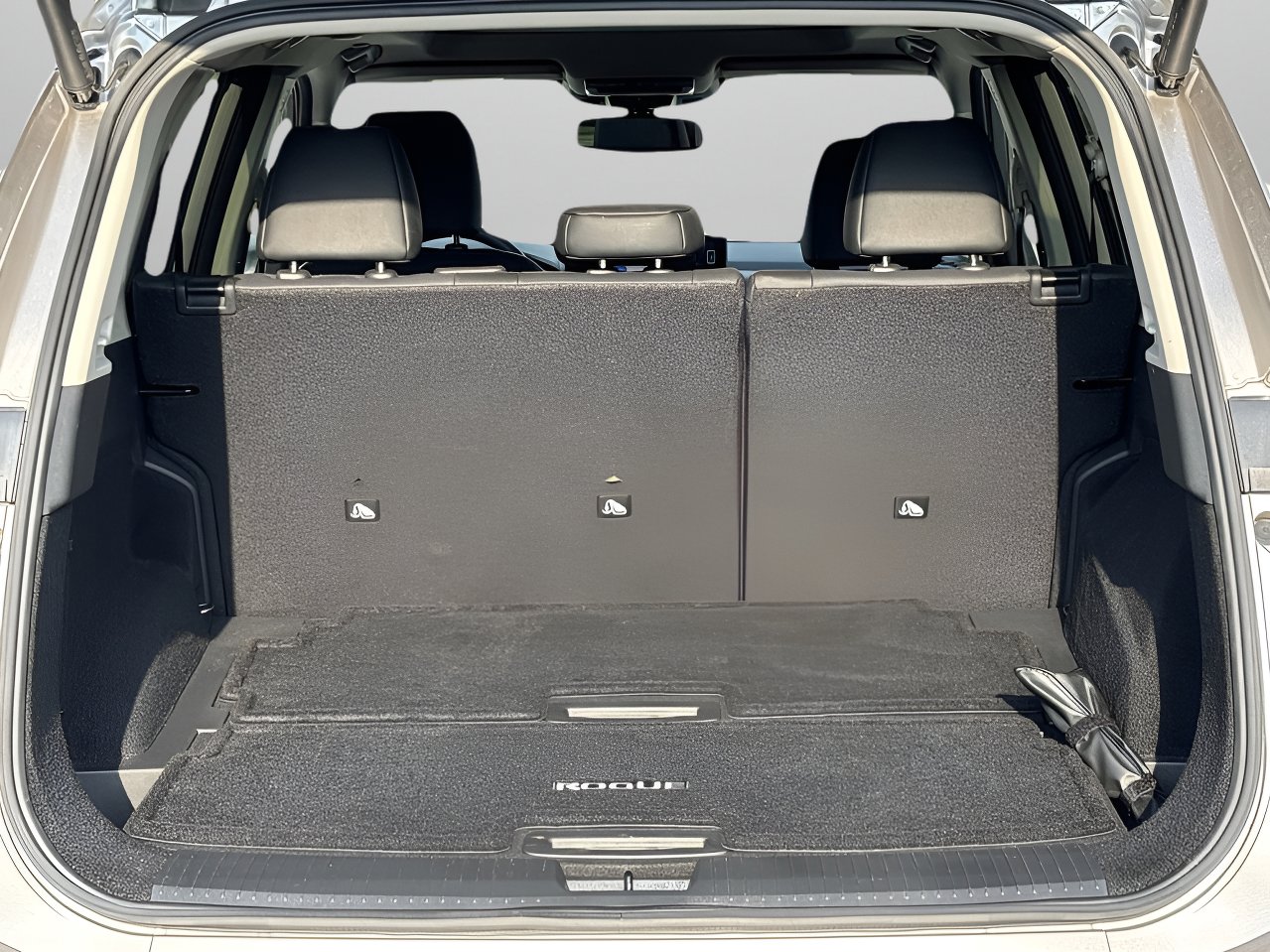 Used 2025 Nissan Rogue Platinum w/ Platinum Premium Package image 8