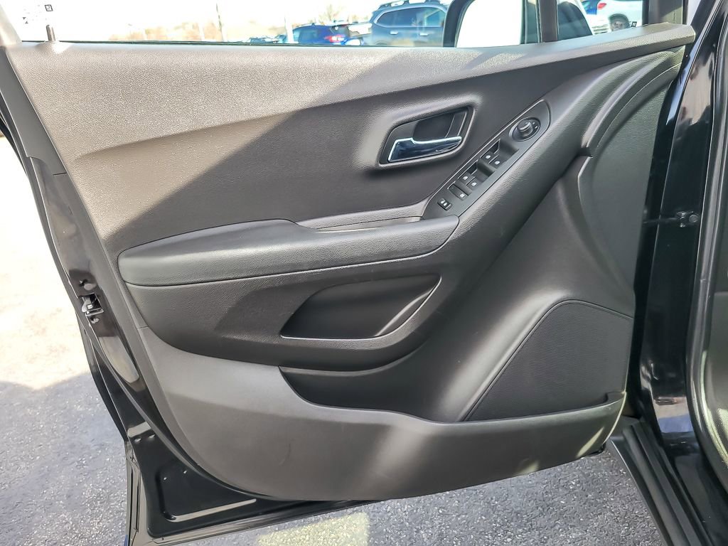 Used 2018 Chevrolet Trax LS image 15
