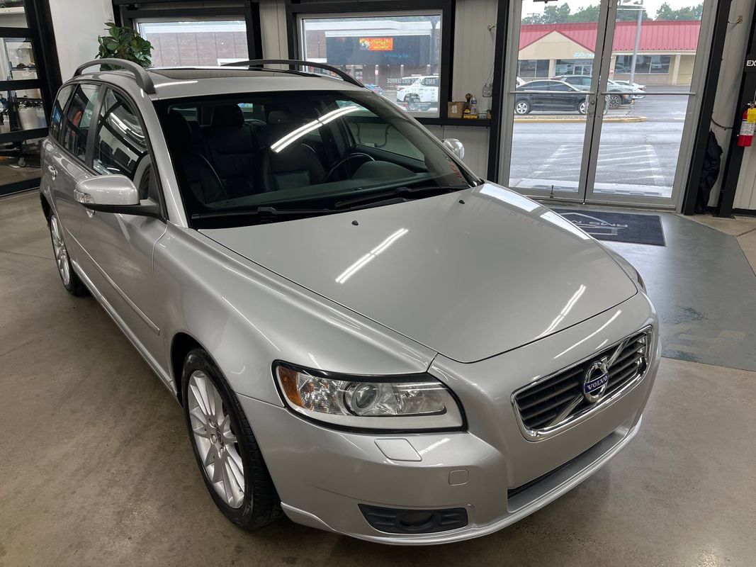 Used 2011 Volvo V50 T5 w/ Preferred Pkg FWD image 24