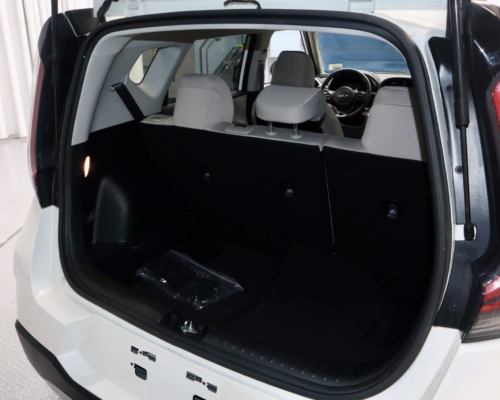 Used 2023 Kia Soul LX w/ LX Technology Package FWD image 14