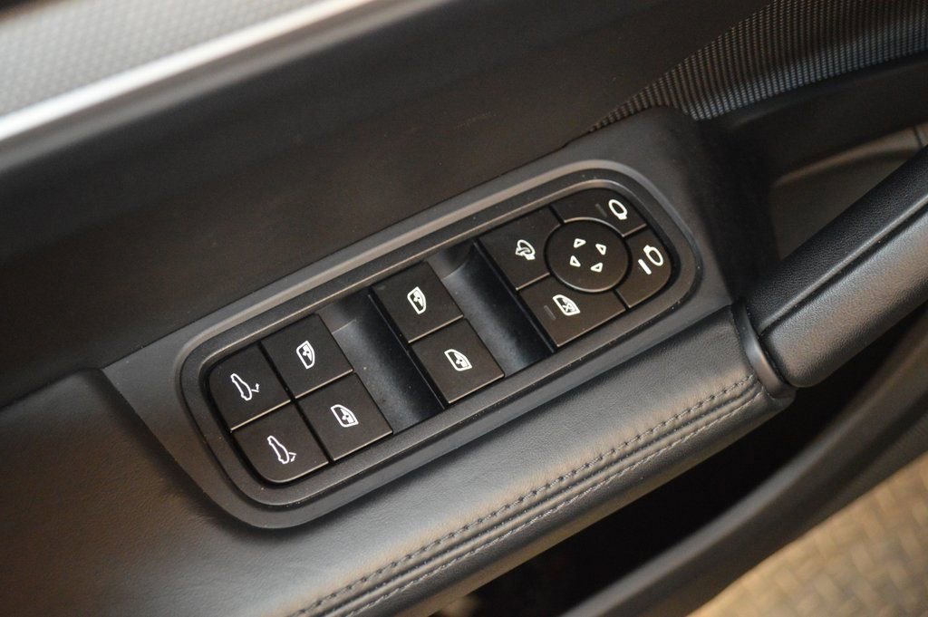 Certified 2024 Porsche Cayenne Coupe image 18