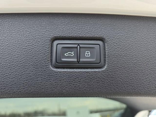 Used 2025 Audi Q7 3.0T Premium w/ Convenience Package image 17