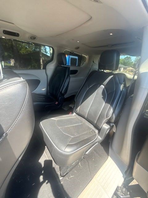 Used 2020 Chrysler Pacifica Limited FWD image 9