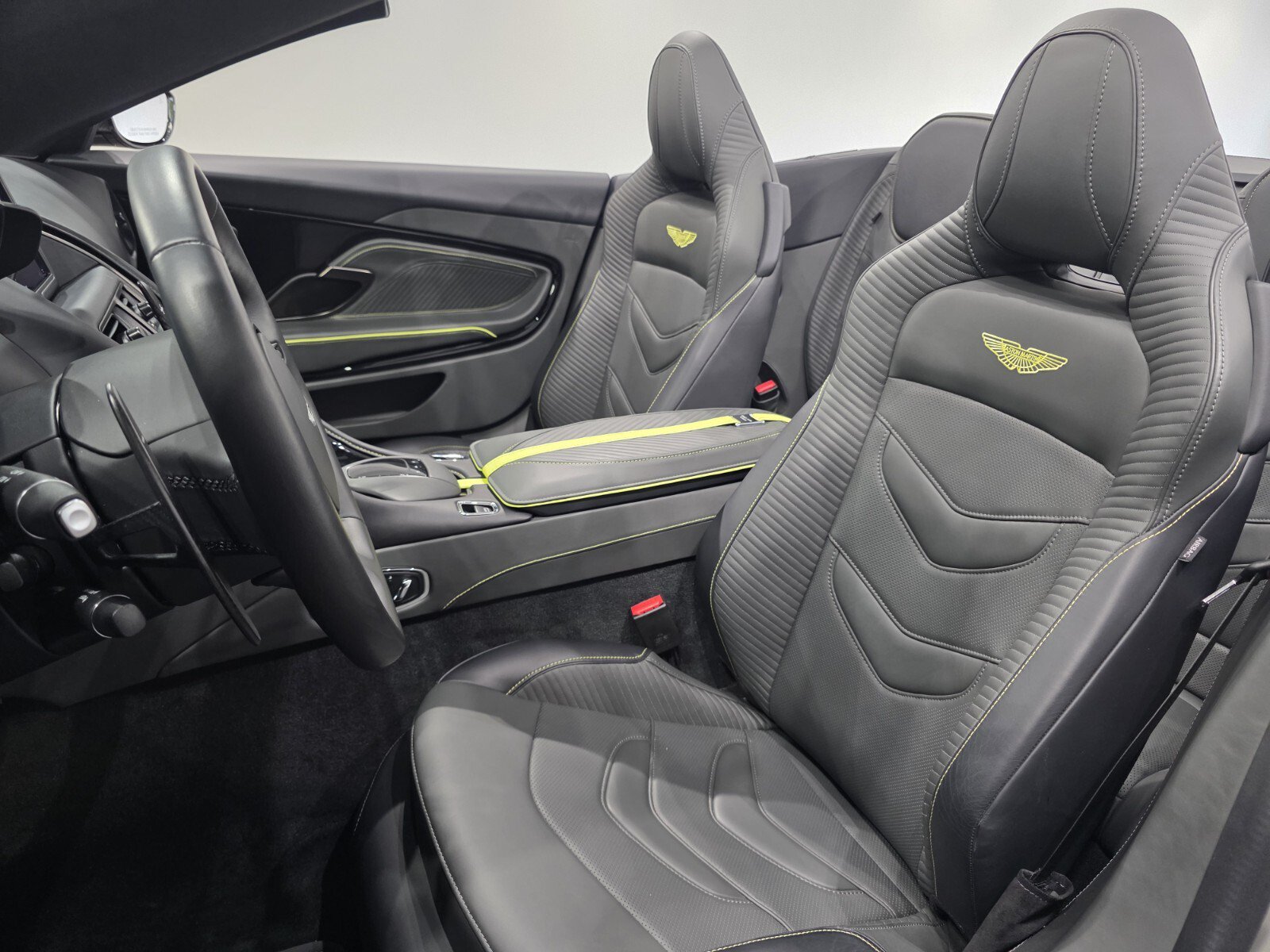 Used 2023 Aston Martin DBS Superleggera Volante RWD image 12