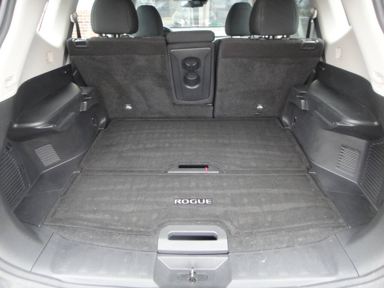 Used 2020 Nissan Rogue S AWD/4WD image 11