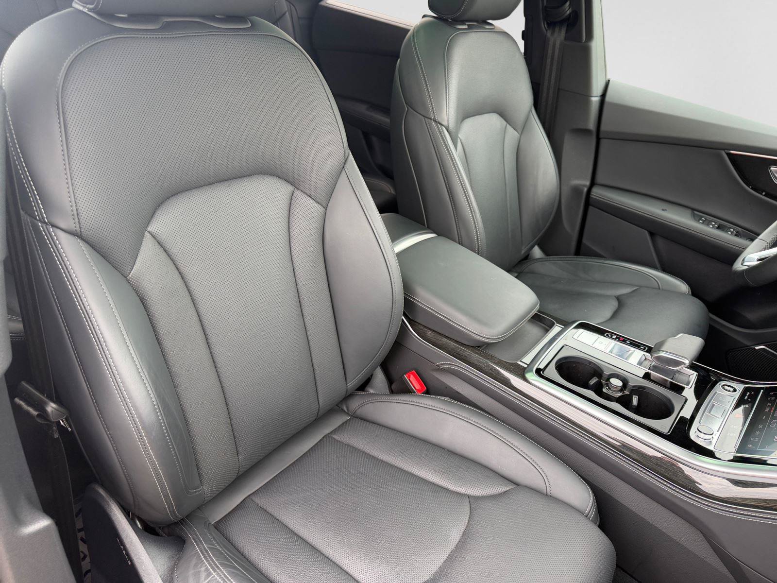 Used 2025 Audi Q8 Prestige AWD/4WD image 52