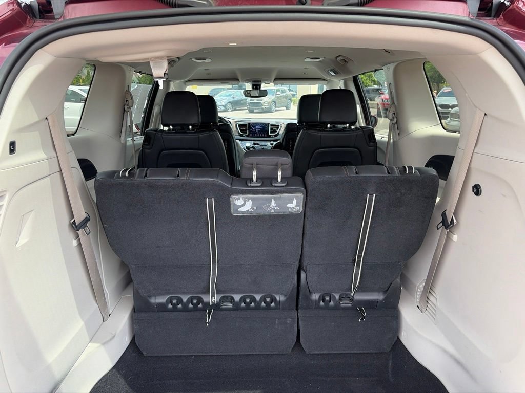 Used 2018 Chrysler Pacifica Touring-L Plus FWD image 12