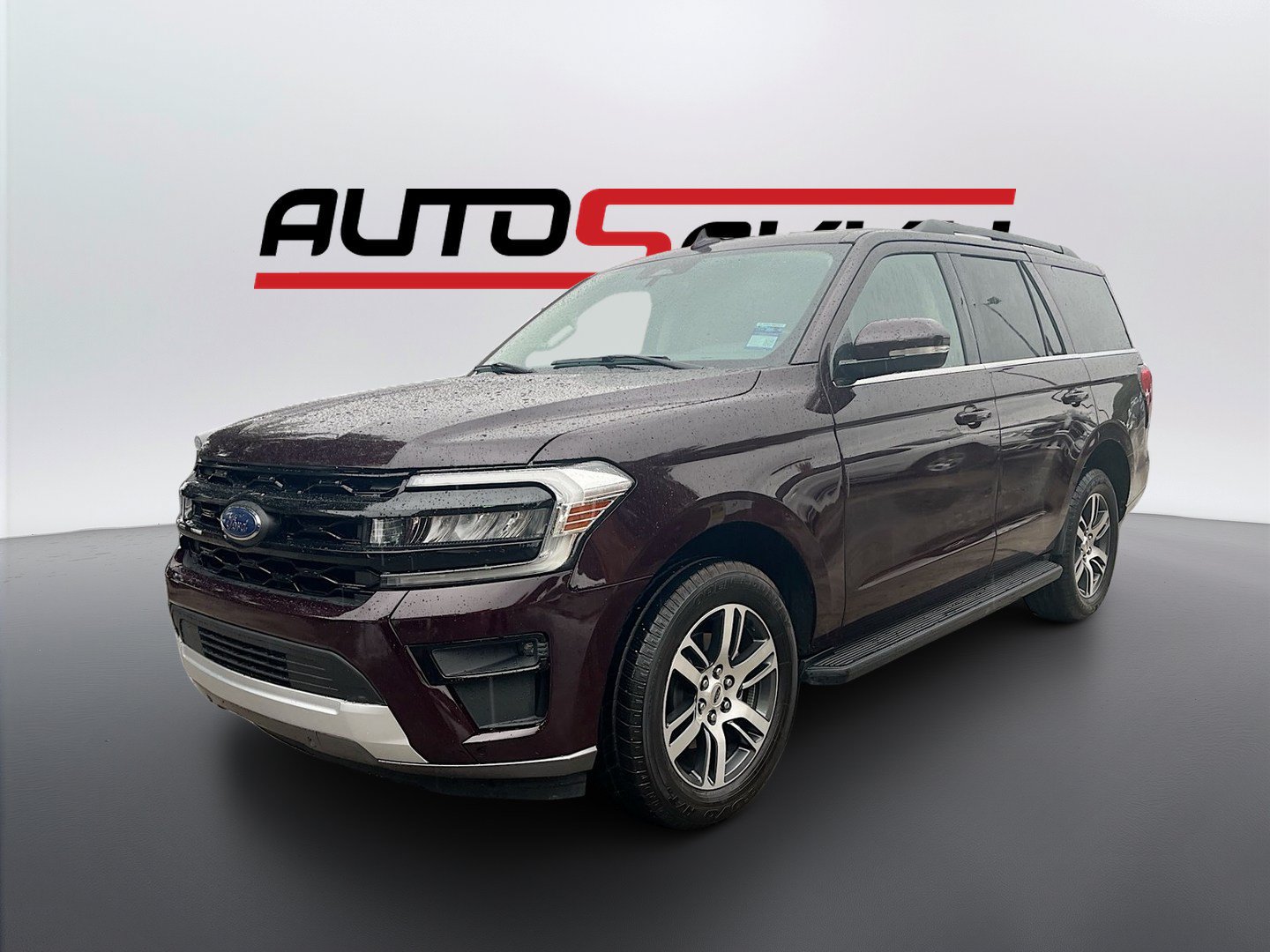 Used 2024 Ford Expedition XLT RWD image 3