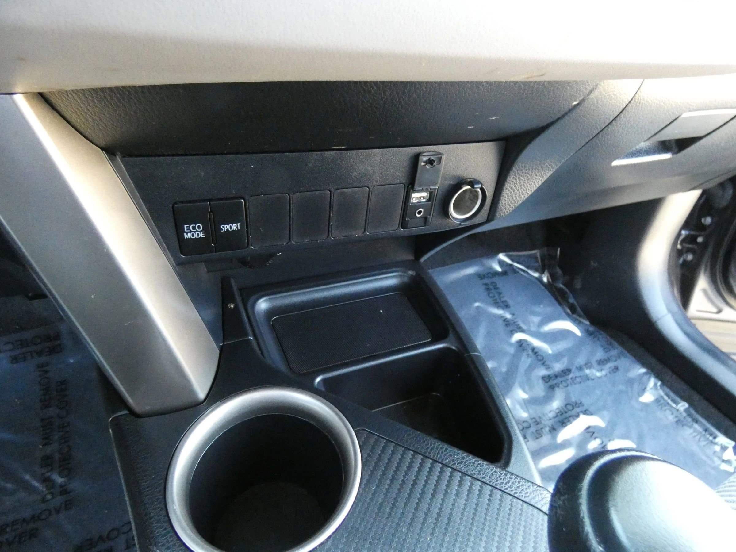 Used 2015 Toyota RAV4 LE image 56