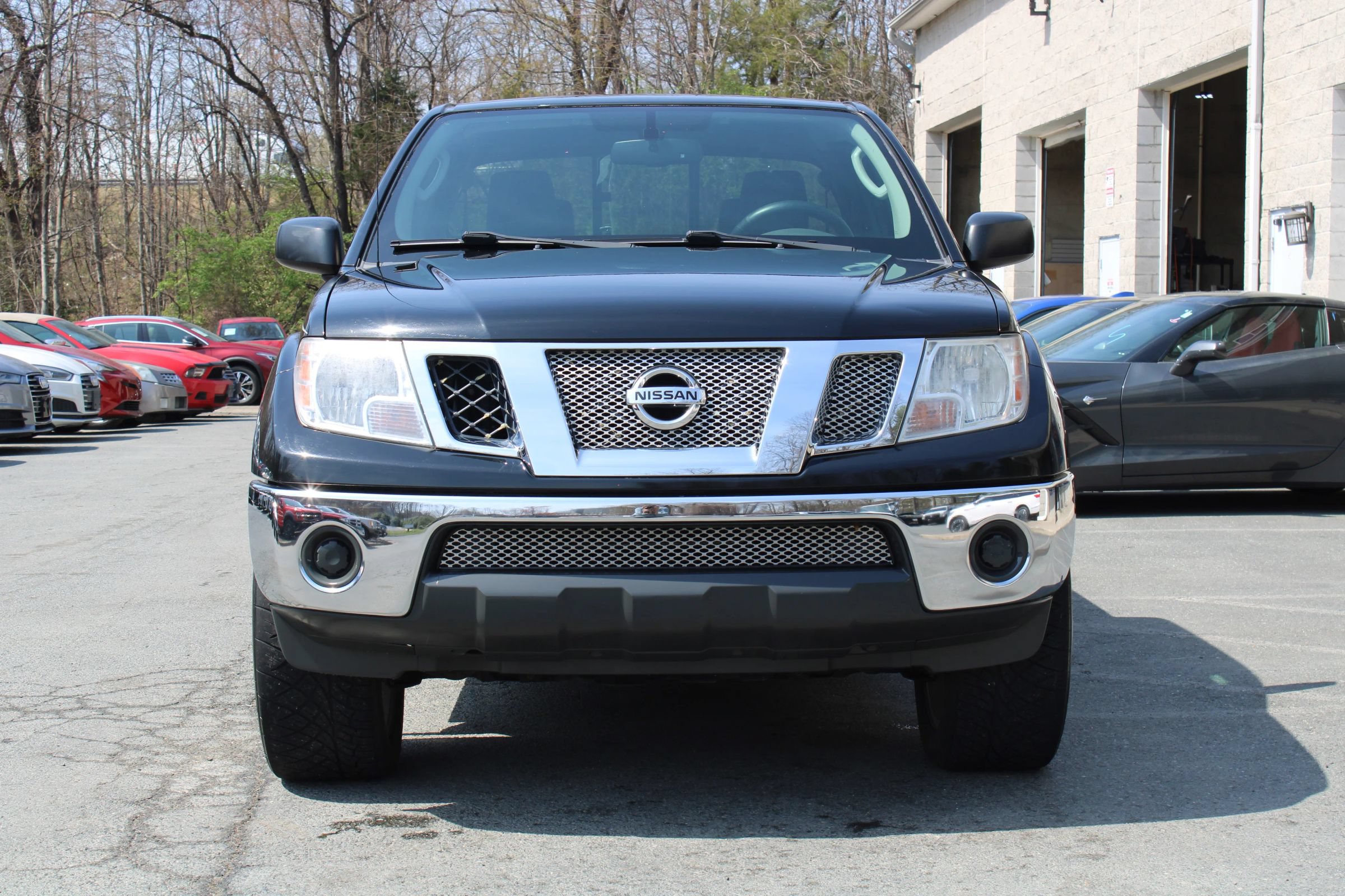 Used 2010 Nissan Frontier SE w/ SE Value Truck Pkg RWD image 2