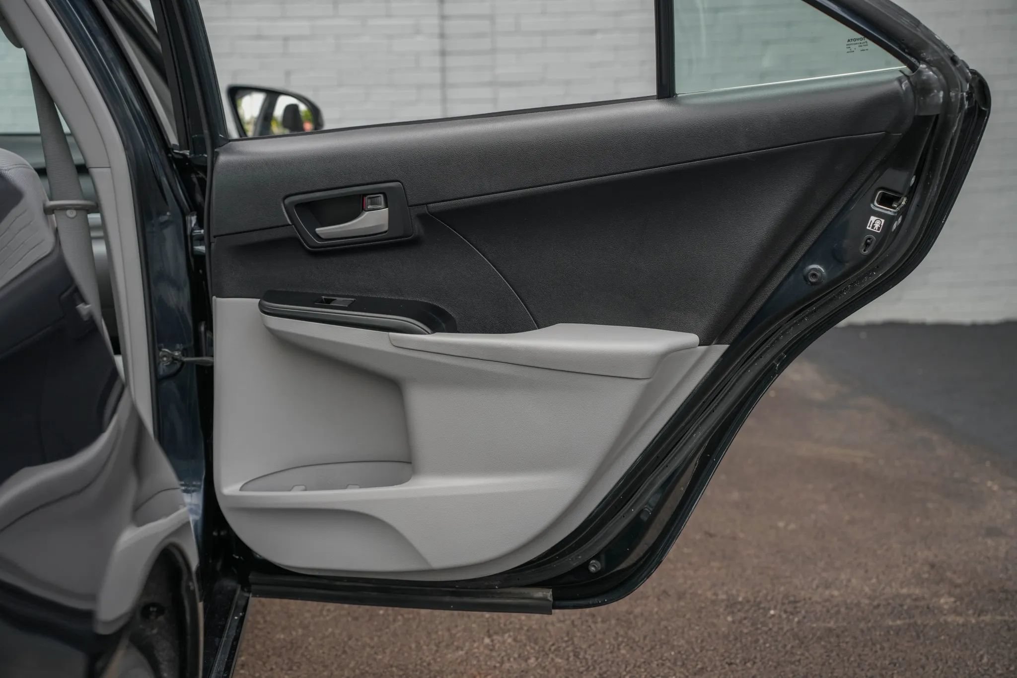 Used 2014 Toyota Camry LE FWD image 30