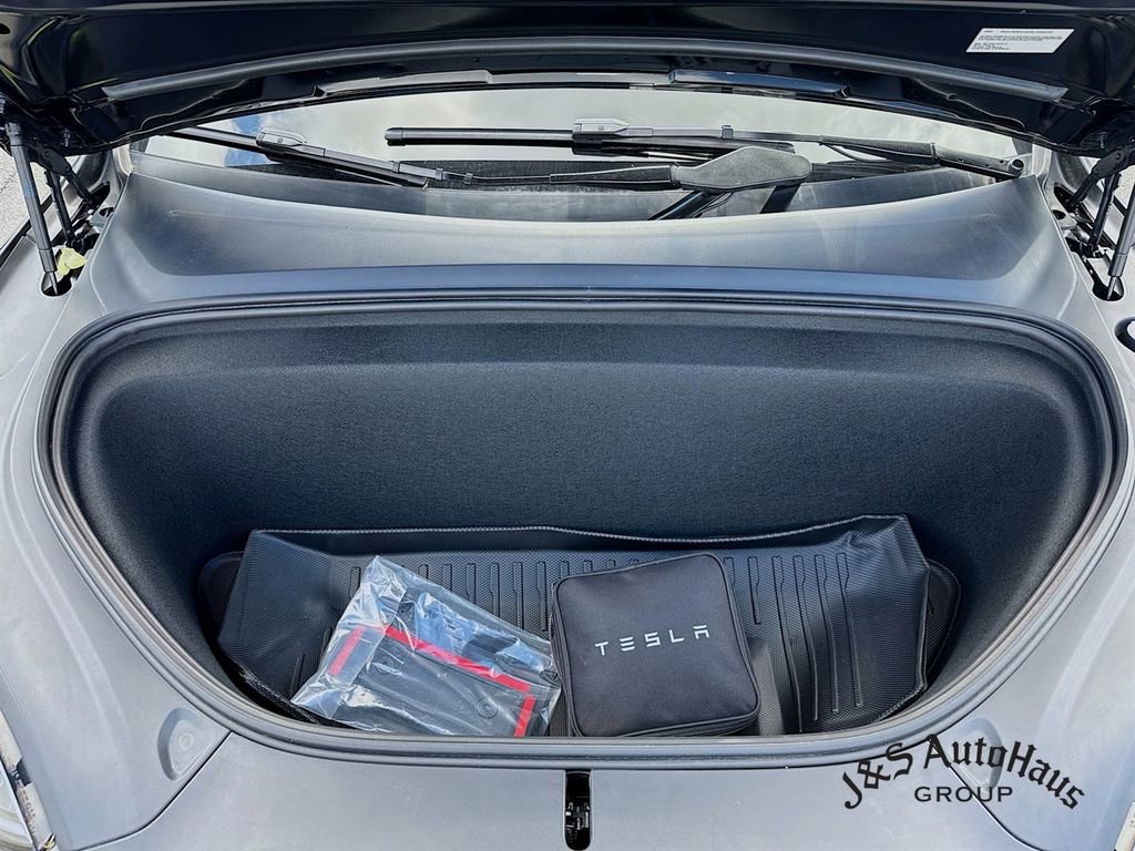 Used 2024 Tesla Model X image 37