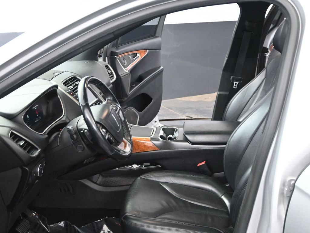 Used 2019 Lincoln Nautilus Select image 27