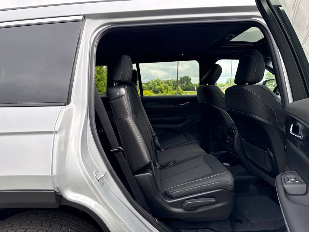 New 2026 Jeep Grand Cherokee L 4WD image 13