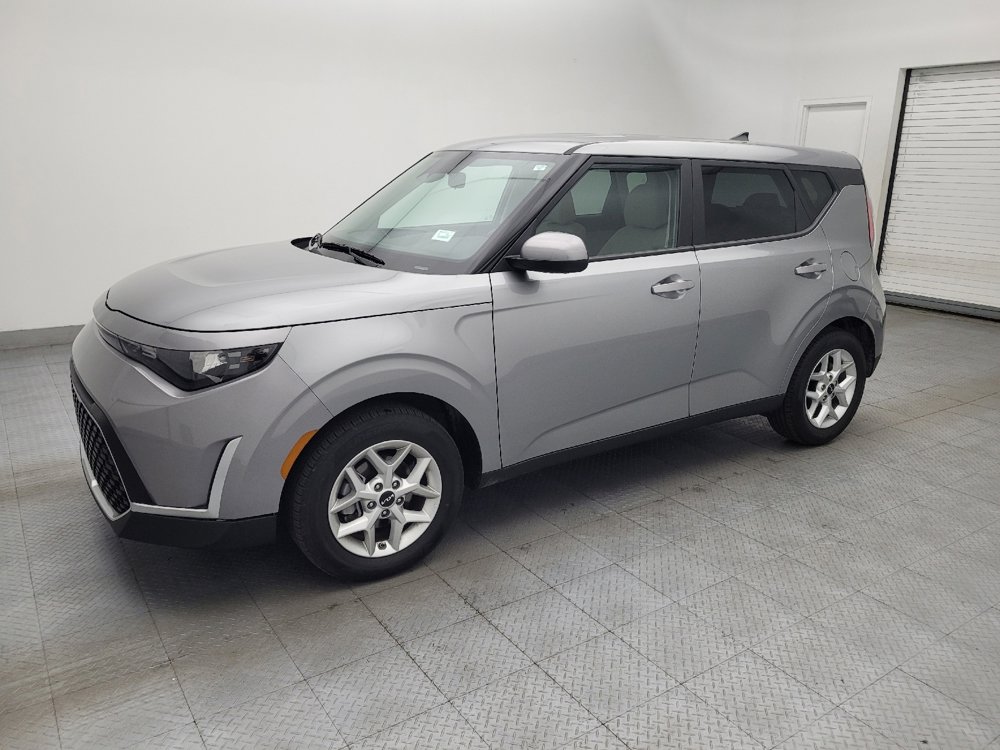 Used 2025 Kia Soul LX w/ LX Technology Package image 2