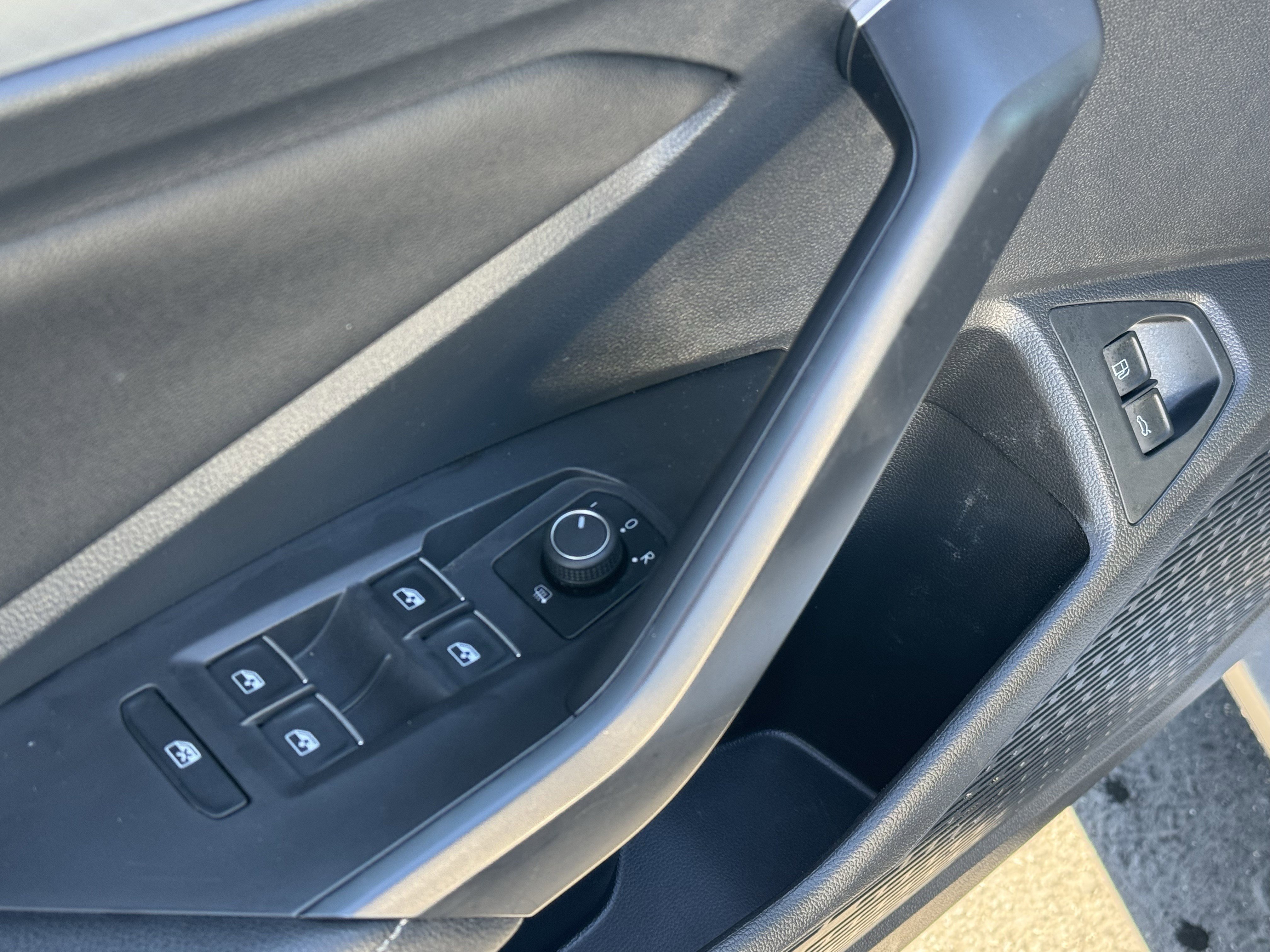 Used 2022 Volkswagen Jetta SE w/ Panoramic Sunroof Package image 14