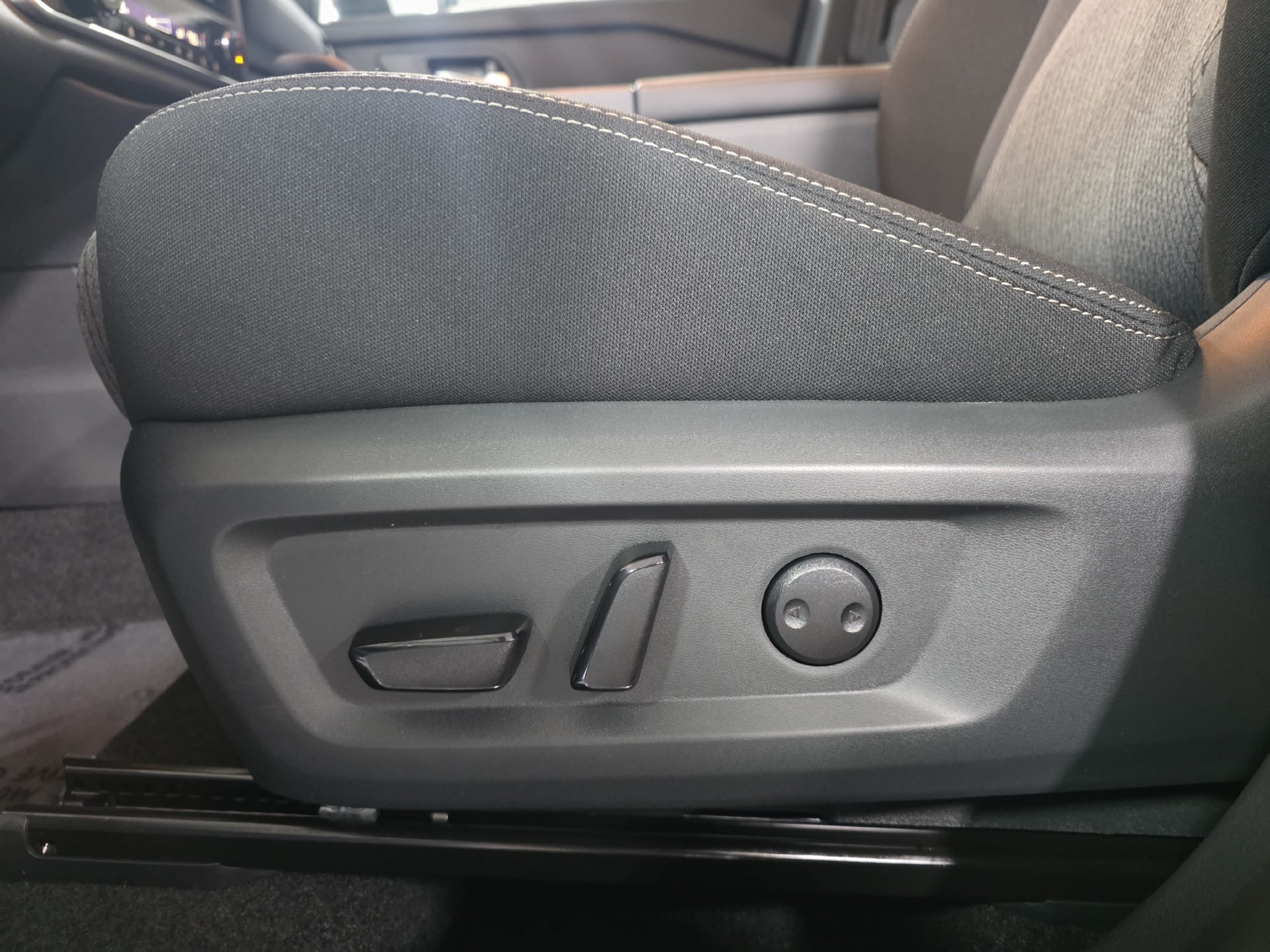 New 2026 Nissan Rogue SV w/ Cold Weather Package FWD image 28