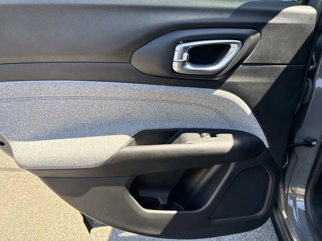 Used 2023 Jeep Compass Latitude AWD/4WD image 16
