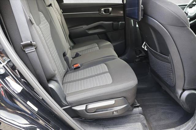 Used 2025 Kia Sorento LX FWD image 25