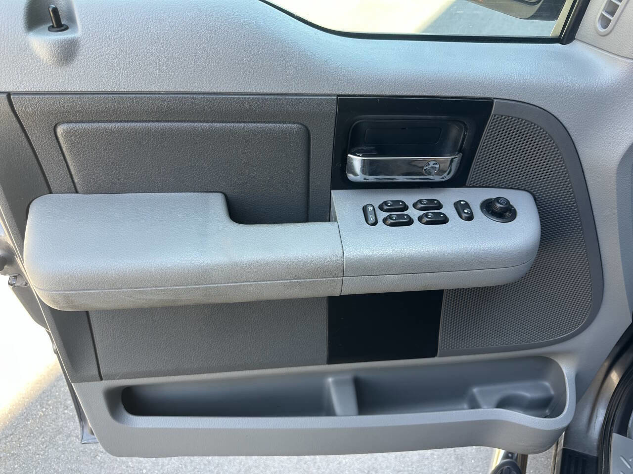 Used 2006 Ford F150 XLT image 12